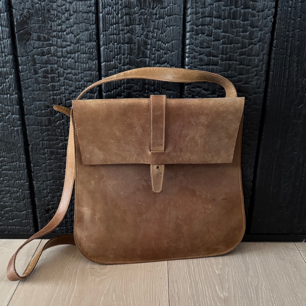 Equal Uprise_Classic Brown Leather Bag